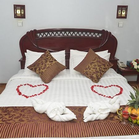 Summer Palace Hotel Янгон Екстериор снимка