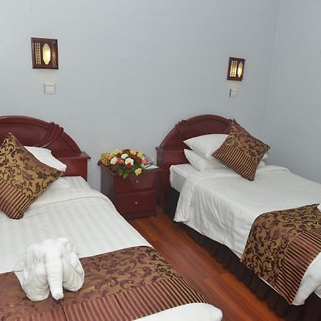 Summer Palace Hotel Янгон Екстериор снимка