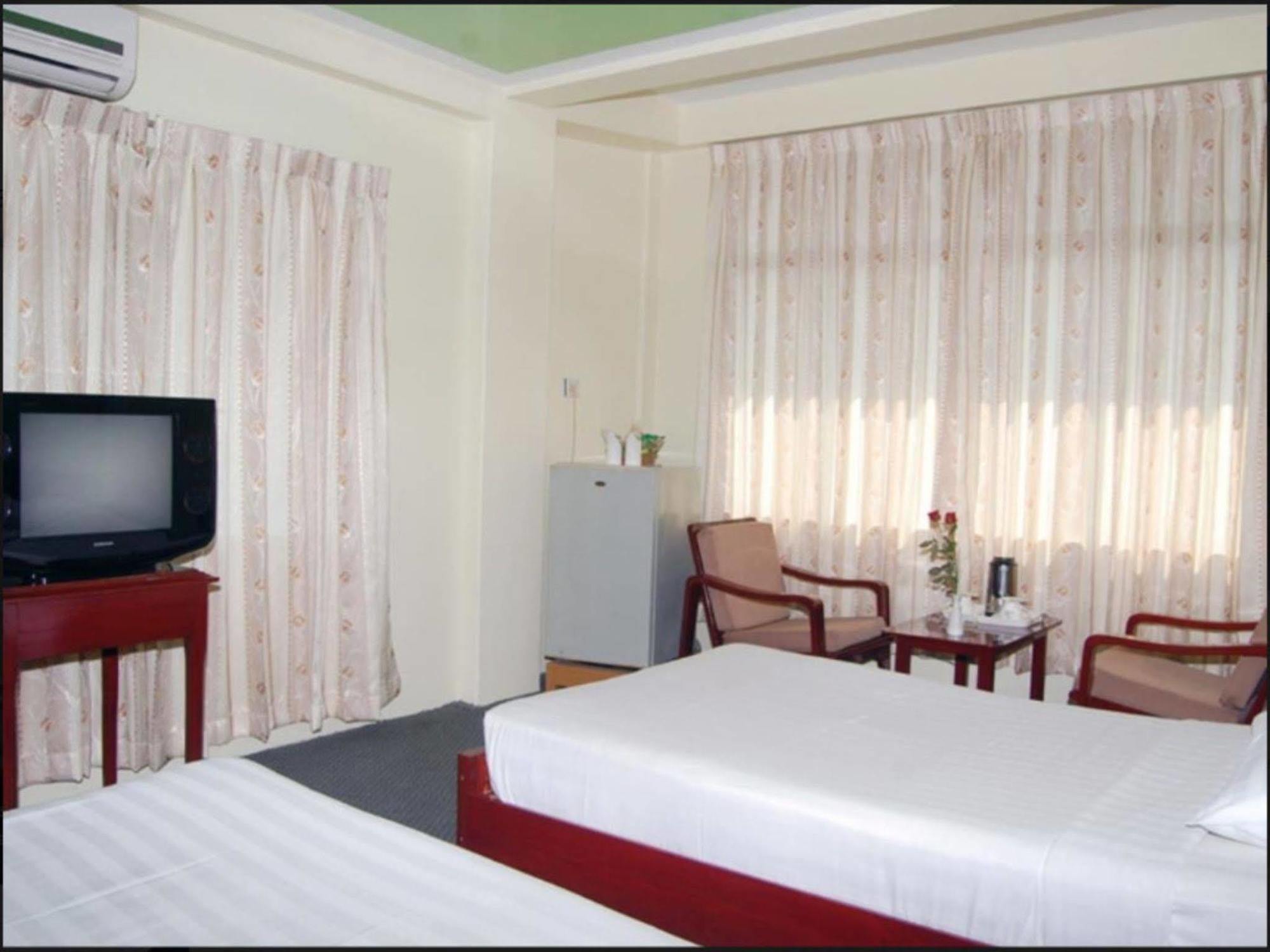 Summer Palace Hotel Янгон Екстериор снимка