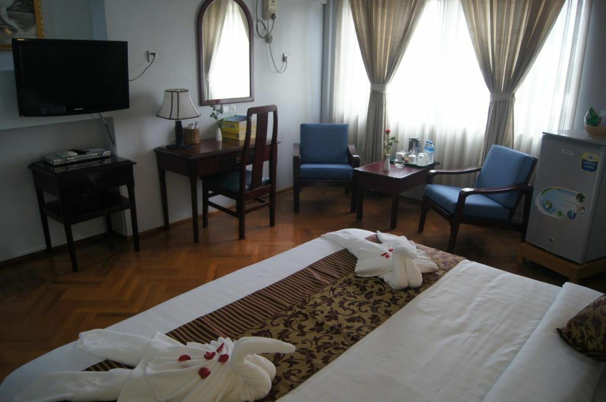 Summer Palace Hotel Янгон Екстериор снимка