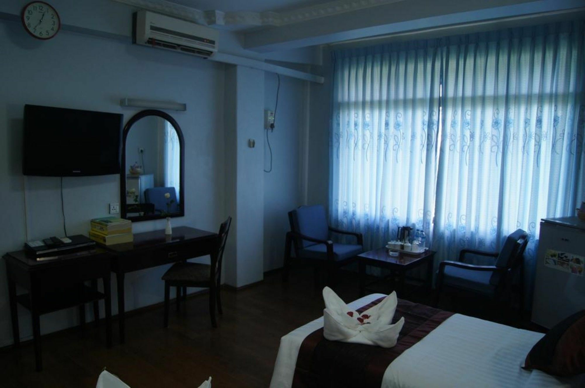 Summer Palace Hotel Янгон Екстериор снимка