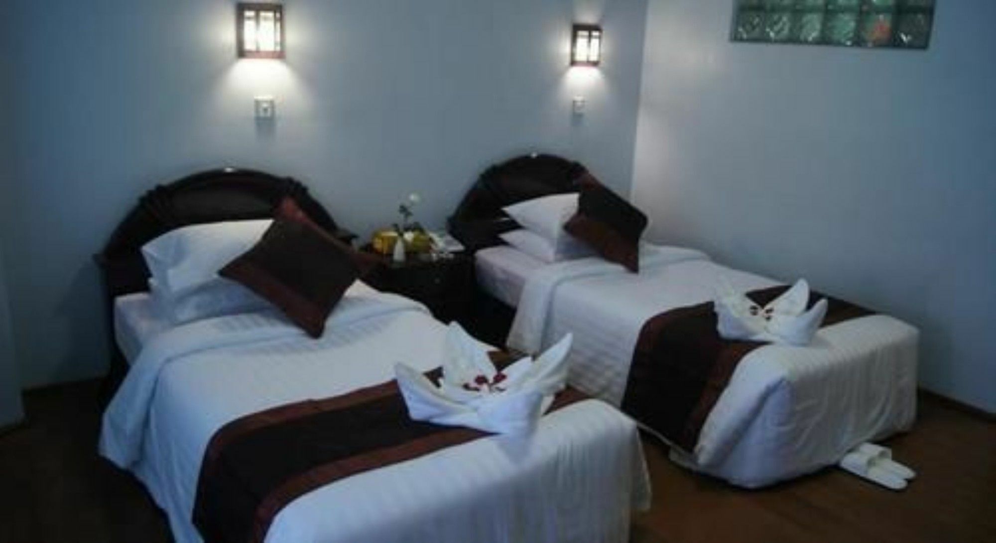Summer Palace Hotel Янгон Екстериор снимка