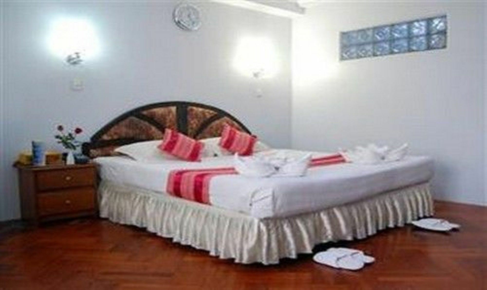 Summer Palace Hotel Янгон Екстериор снимка