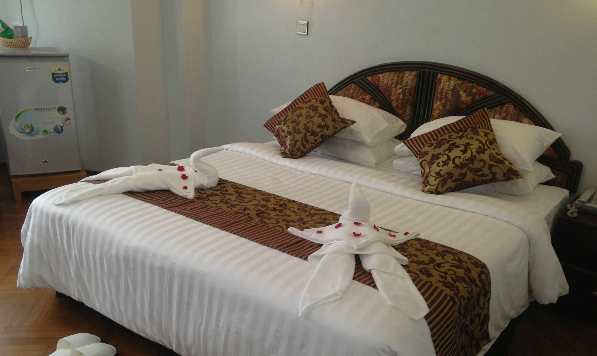 Summer Palace Hotel Янгон Екстериор снимка